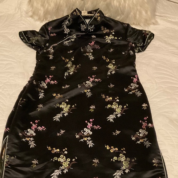 Japanese inspired black Silky dress with fancy cloth snap buttons - Picture 3 of 16